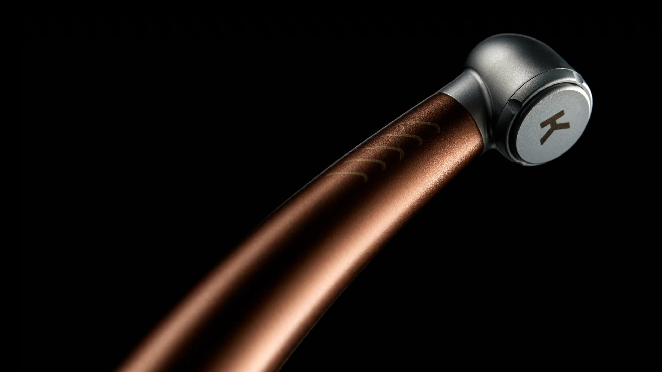 KaVo MASTERtorque LUX M9000L – mini-hlava s výbornou viditeľnosťou a optickým osvetlením.